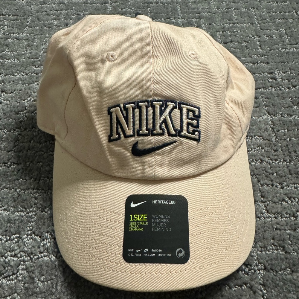 Nike Heritage Varsity Baseball Cap - Light Pink